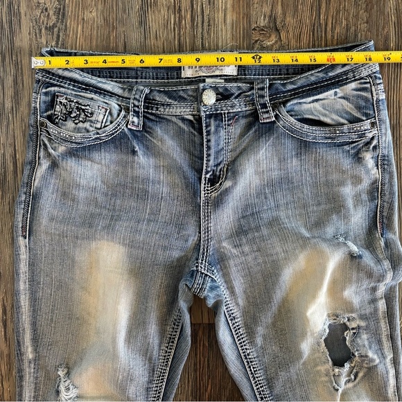 Hydraulic Bailey Blue Jean Capris Size 16 Distressed Embroidered Embellished Y2K - Picture 7 of 16
